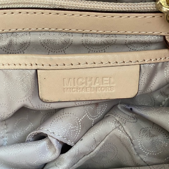 Michael Kors Monogram Tan and Cream Purse - Picture 11 of 12